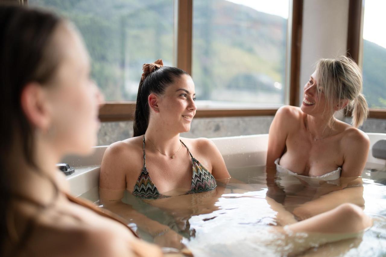 Hotel Vezza Alpine Lodge & Spa Вецца-д'Ольо Экстерьер фото